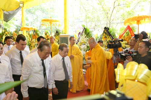 Phó Thủ tướng Trương Hòa Bình viếng Hòa thượng Thích Đức Phương - ảnh 1